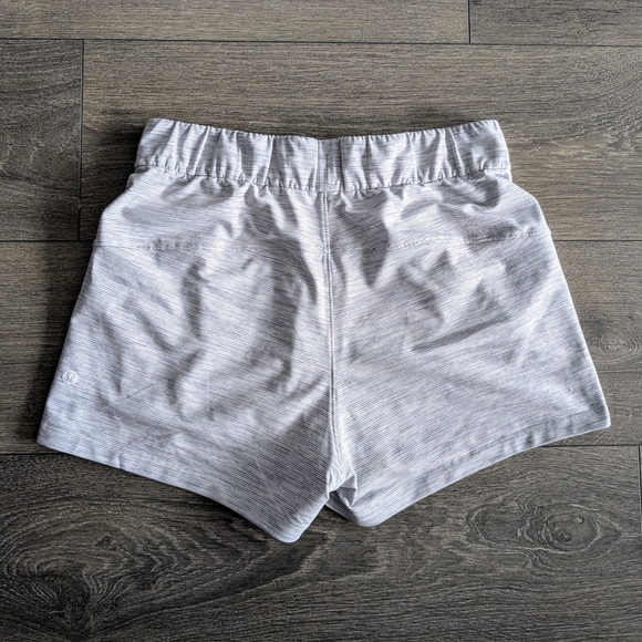 Lululemon On The Fly Short - Picture 2 of 2